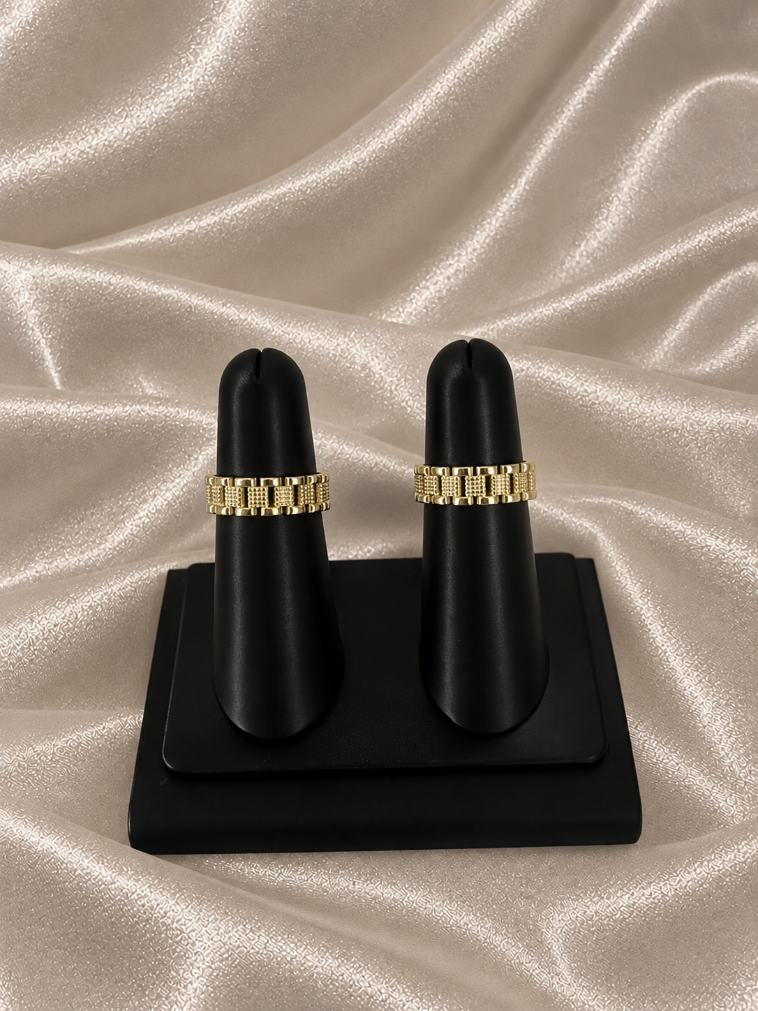 Diamond-Cut Band Ring
